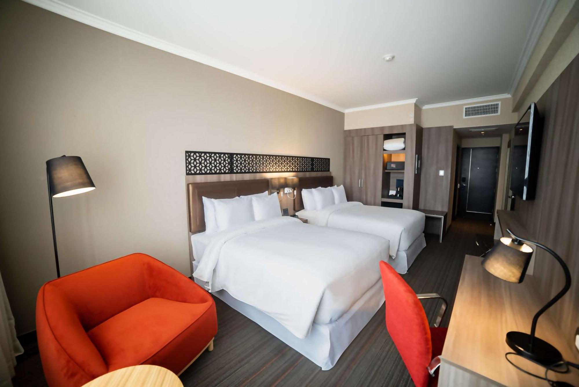 Hotel Doubletree By Hilton Trujillo Encalada Esterno foto