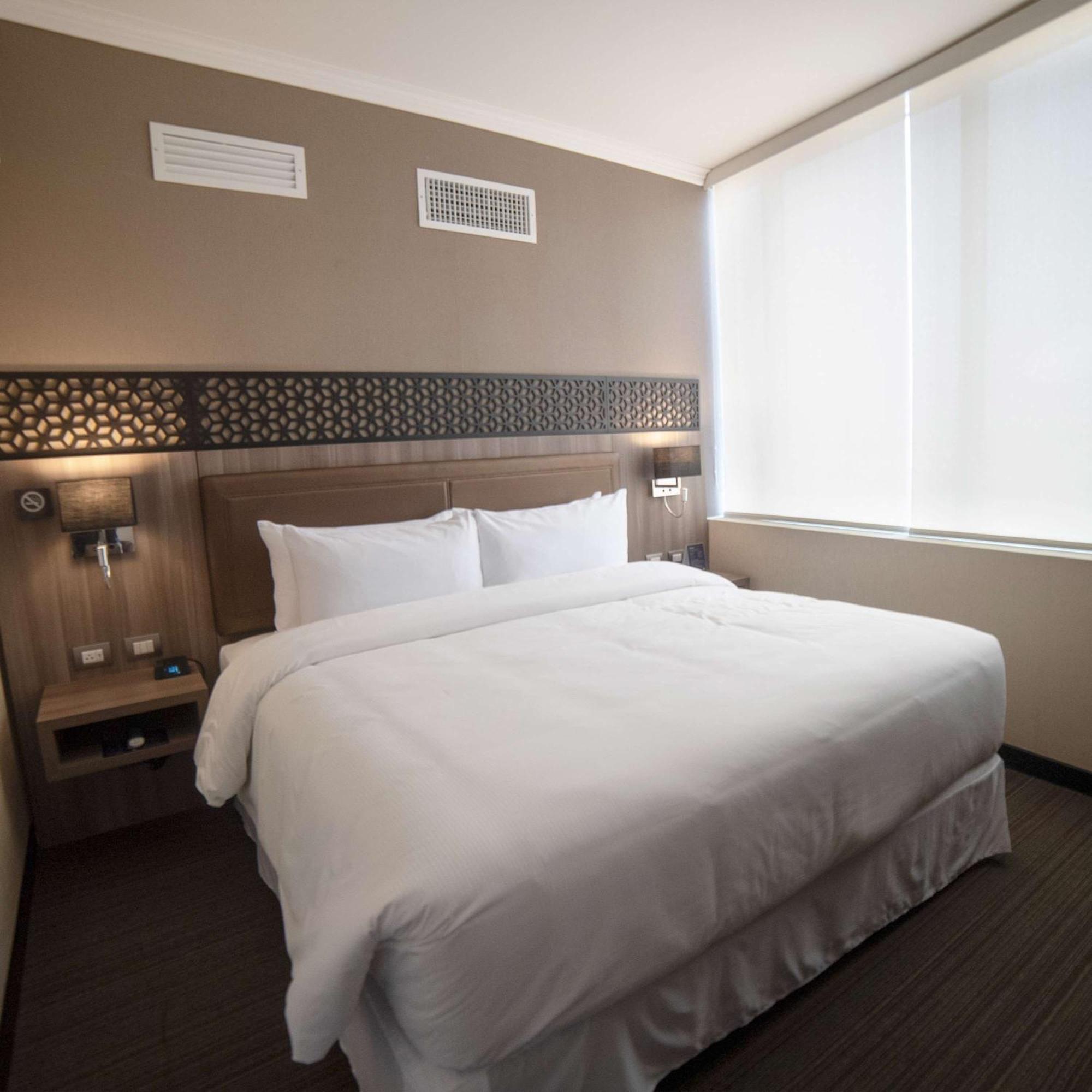 Hotel Doubletree By Hilton Trujillo Encalada Esterno foto