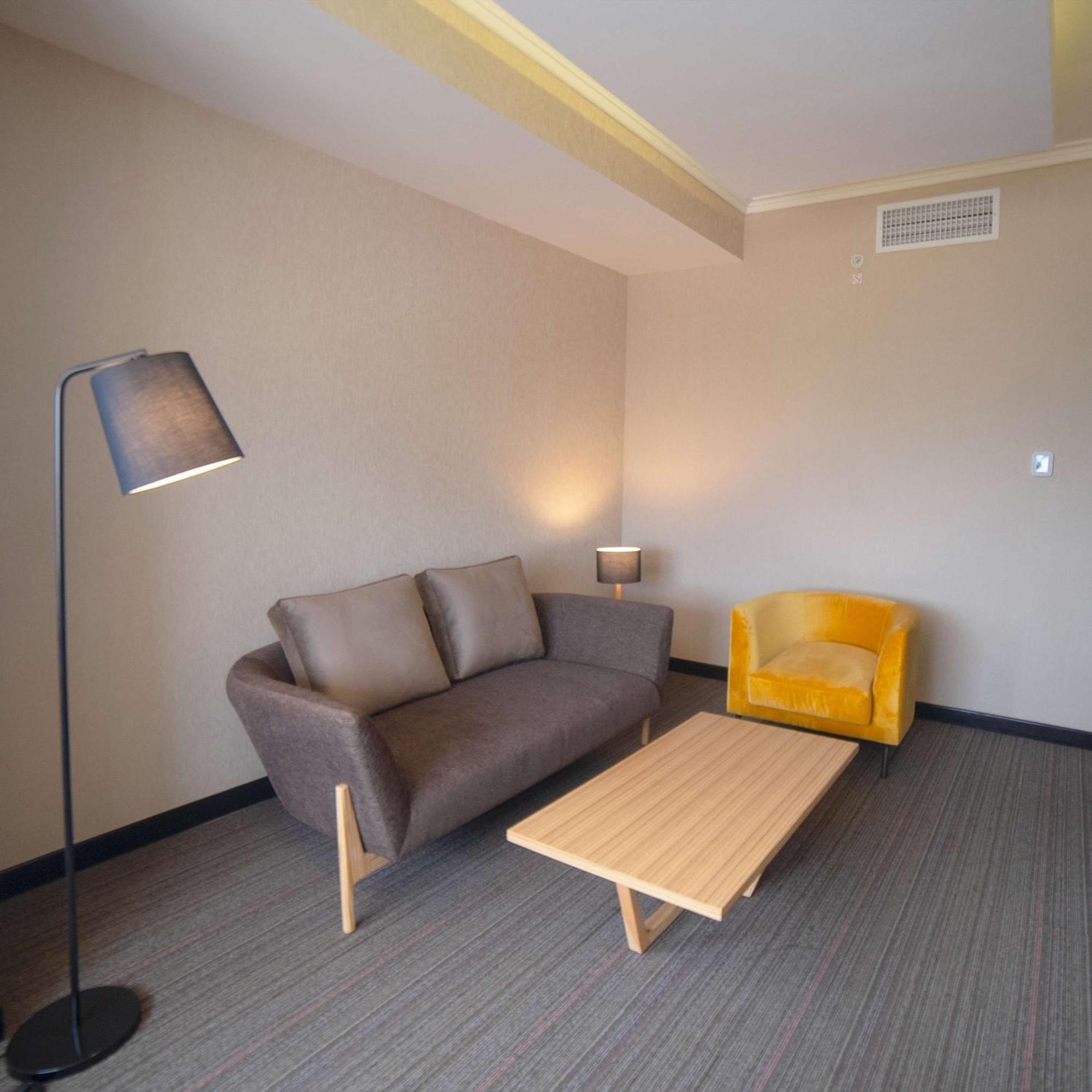 Hotel Doubletree By Hilton Trujillo Encalada Esterno foto