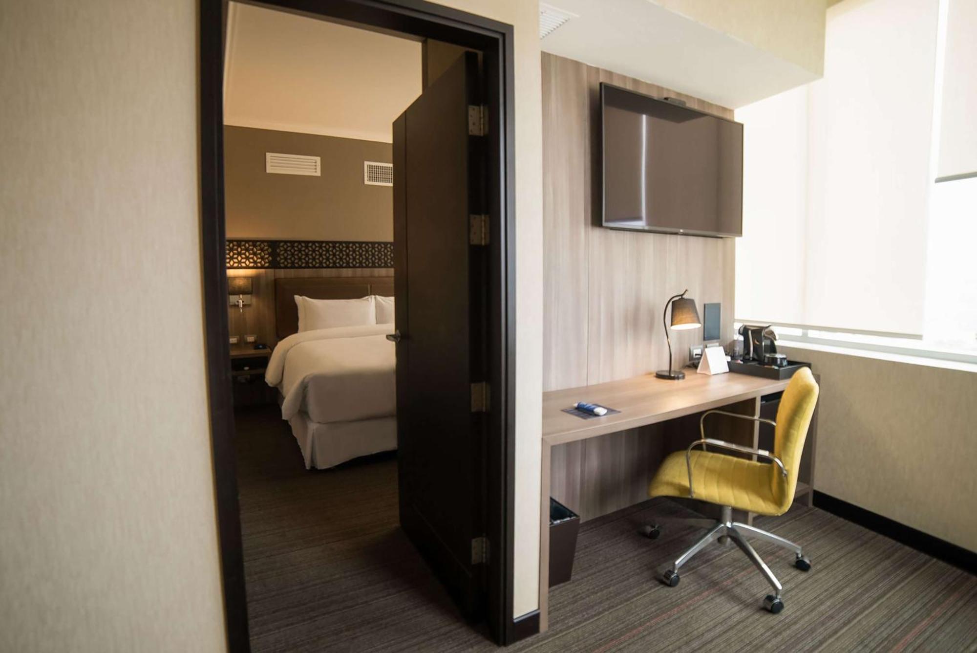 Hotel Doubletree By Hilton Trujillo Encalada Esterno foto