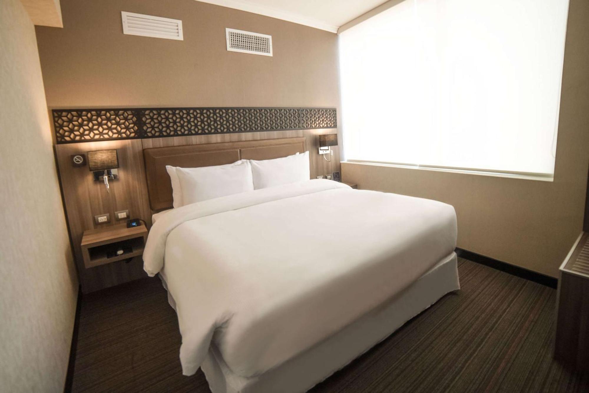 Hotel Doubletree By Hilton Trujillo Encalada Esterno foto