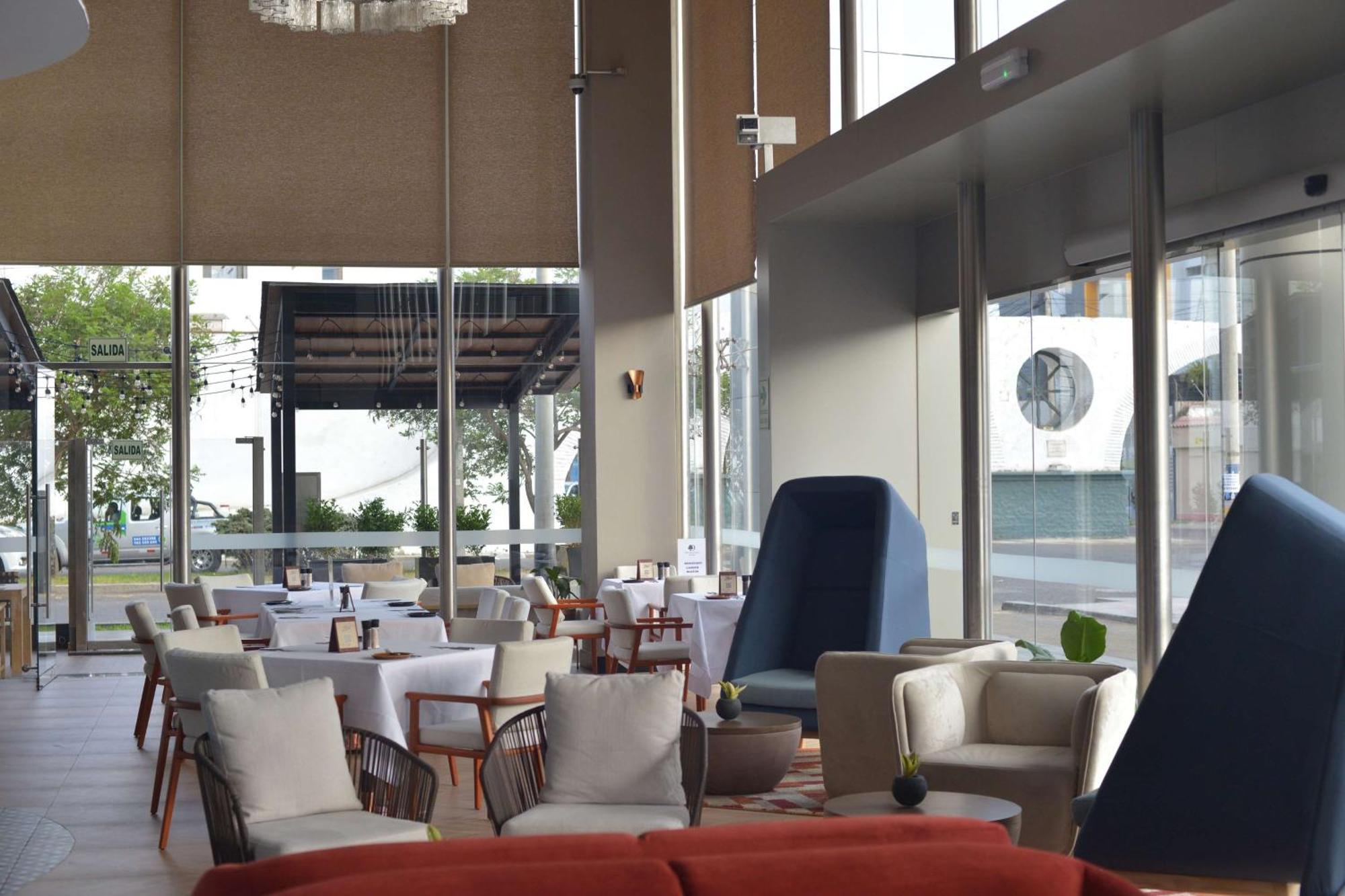 Hotel Doubletree By Hilton Trujillo Encalada Esterno foto