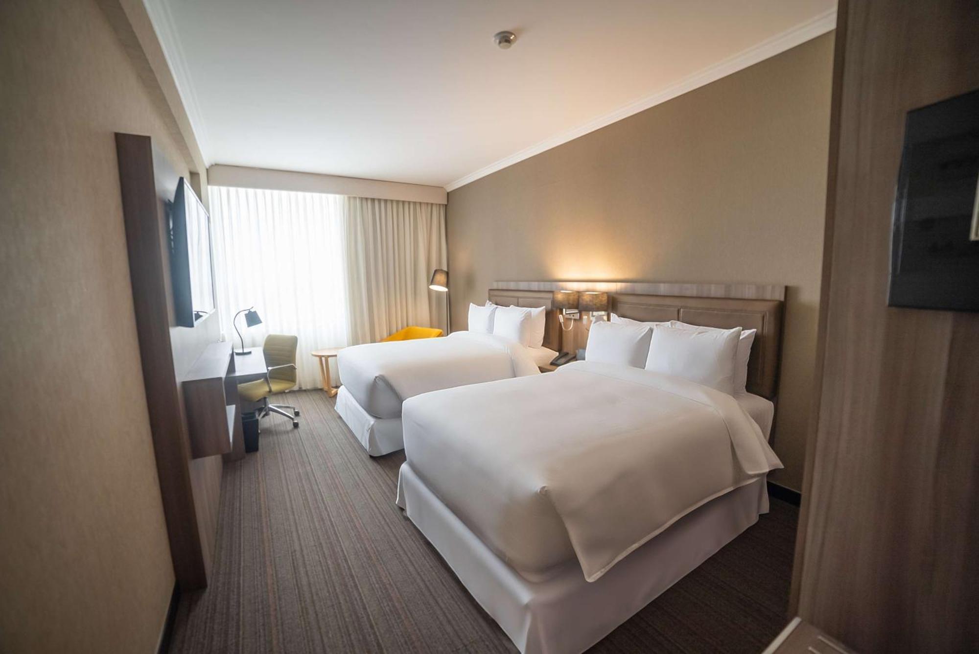 Hotel Doubletree By Hilton Trujillo Encalada Esterno foto
